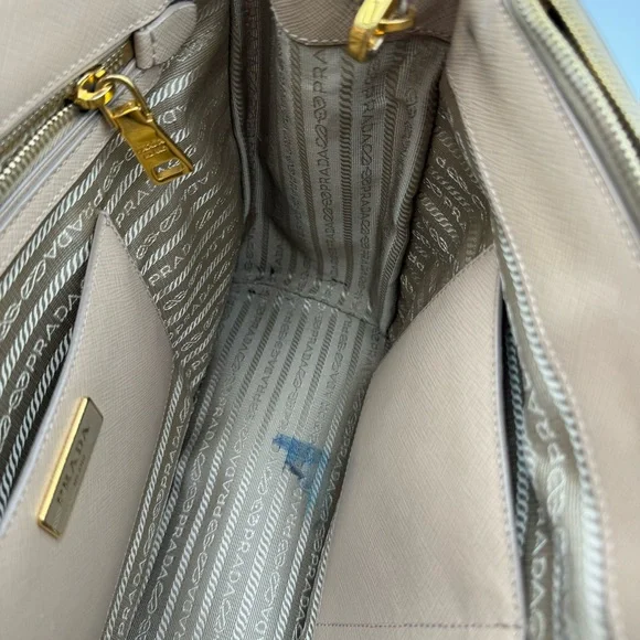 (SOLD) Prada Stefano Leather Galleria Front Pocket Crossbody - Picture 15 of 17